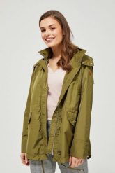 Kurtka wiatrówka z kapturem. Zielone kurtki MOODO, s, bez wzorów, z poliesteru, z kapturem. W wyprzedaży za 71.99 zł.