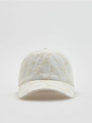 Czapka z haftem - złamana biel. Czapki Reserved, bez wzorów. Za 69.99 zł.