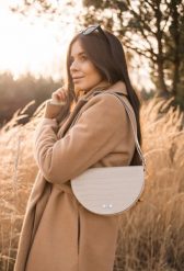 Listonoszka elegancka SHE S05 szara eko. Szare torebki klasyczne SHE, bez wzorów, ze skóry ekologicznej, bez dodatków. Za 129.99 zł.