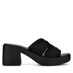 Klapki Lasocki. Czarne klapki Lasocki, bez wzorów, bez obcasa. Za 99.99 zł.