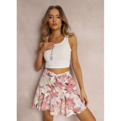 Różowe Szorty Josey. Czerwone szorty Renee, z aplikacjami, z materiału. Za 34.99 zł.