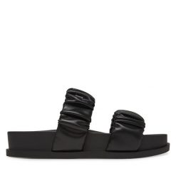 Klapki Armani Exchange. Czarne klapki Armani Exchange, bez wzorów, bez obcasa. Za 449.99 zł.