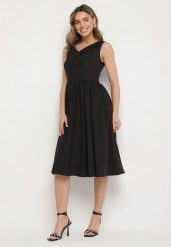 Czarna Klasyczna Rozkloszowana Sukienka Vices Tolissela. Czarne sukienki Born2be, na co dzień, l, z aplikacjami, eleganckie, bez kołnierzyka, bez ramiączek, midi, rozkloszowane. Za 119.99 zł.