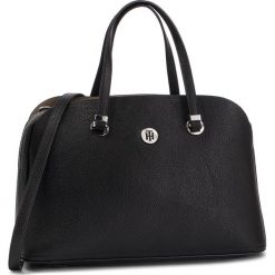 Torebka TOMMY HILFIGER - Th Core Satchel AW0AW06444 002. Czarne torebki klasyczne TOMMY HILFIGER, bez wzorów, ze skóry ekologicznej, bez dodatków. W wyprzedaży za 369.00 zł.