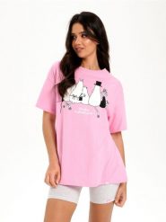 Piżama dwuczęściowa The Moomins - różowy. Czerwone piżamy Sinsay, bez wzorów, bez ramiączek. Za 49.99 zł.