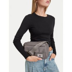 Torebka Guess Jeans. Szare torebki klasyczne Guess Jeans, z aplikacjami, z jeansu, bez dodatków. Za 179.99 zł.