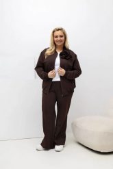 Brązowy komplet dresowy: bluza bomberka i spodnie z szeroką nogawką PLUS SIZE XXL OVERSIZE WIOSNA. Brązowe bluzy Moda Size Plus Iwanek, na wiosnę, plus size, bez wzorów, z bawełny, bez kaptura. Za 389.90 zł.