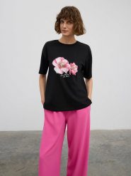 BGN Koszulka w kolorze czarnym rozmiar: 38. Czarne bluzki BGN, bez wzorów, bez kołnierzyka, bez ramiączek. Za 65.95 zł.