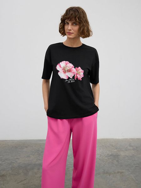 BGN Koszulka w kolorze czarnym rozmiar: 38. Czarne bluzki BGN, bez wzorów, bez kołnierzyka, bez ramiączek. Za 65.85 zł.