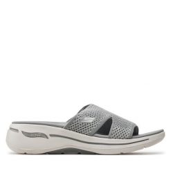 Klapki Skechers. Szare klapki Skechers, bez wzorów, bez obcasa. Za 239.99 zł.