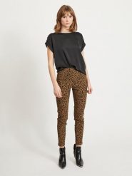 Vila Koszulka "Viellette" w kolorze czarnym rozmiar: 34. Czarne bluzki Vila, bez wzorów, z satyny, bez kołnierzyka, bez ramiączek. Za 69.75 zł.