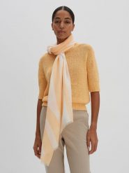 Someday Szal "Bailee" w kolorze brzoskwiniowym rozmiar: onesize. Pomarańczowe szaliki someday., bez wzorów, z materiału. Za 101.70 zł.