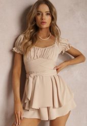 Jasnobeżowy Kombinezon Astinca. Brązowe sukienki Renee, na imprezę, m, bez wzorów, z tkaniny, eleganckie, bez kołnierzyka, bez ramiączek, mini. Za 99.99 zł.