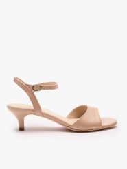 Beżowe sandały na obcasie. Brązowe sandały Ryłko, bez wzorów, z gumy, eleganckie, z okrągłym noskiem, bez obcasa, na obcasie, bez zapięcia. Za 399.99 zł.