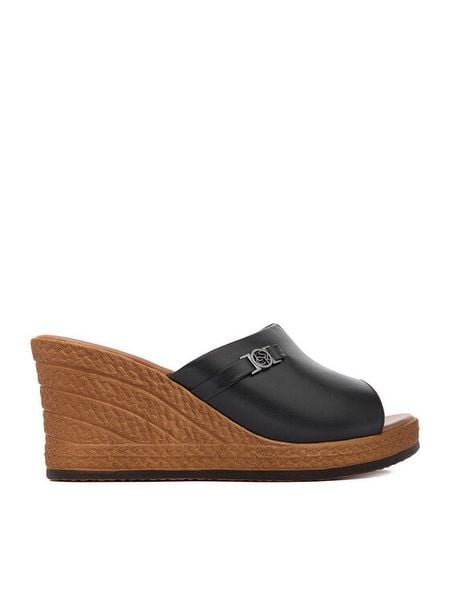 Lasocki Klapki CEO-WI23-283-13 Czarny. Czarne klapki Lasocki, bez wzorów, ze skóry, bez obcasa. Za 179.99 zł.