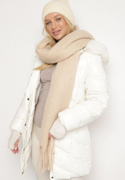 Beżowy Szalik z Ozdobnymi Frędzlami Esariana. Brązowe szaliki Born2be, bez wzorów, klasyczne. Za 39.99 zł.