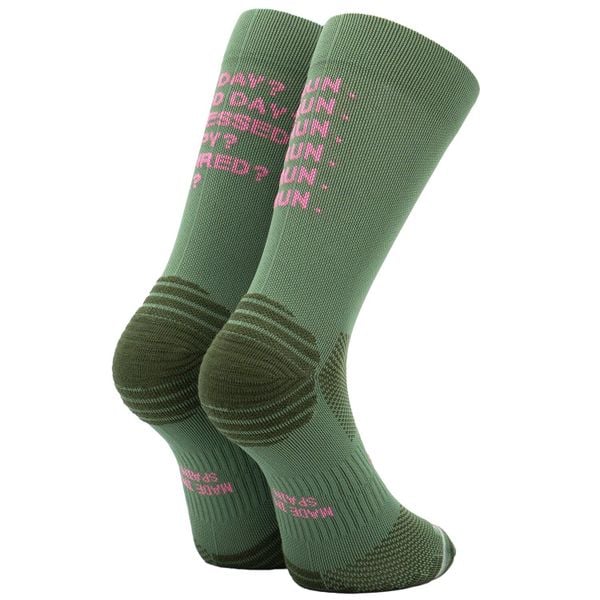JUST RUN FOREST - SKARPETKI DO BIEGANIA. Zielone skarpety SPORCKS, bez wzorów, z nylonu. Za 156.00 zł.