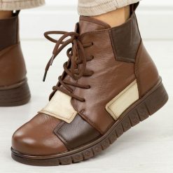 Brązowe skórzane botki damskie Cambell 15323. Brązowe botki Cambell, na jesień, bez wzorów, z dzianiny, z okrągłym noskiem, bez obcasa, na płaskiej podeszwie, bez zapięcia. Za 319.00 zł.