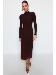Trendyol Sukienka w kolorze brązowym rozmiar: L. Brązowe sukienki Trendyol, l, bez wzorów, bez kołnierzyka, bez ramiączek, maxi. Za 73.99 zł.