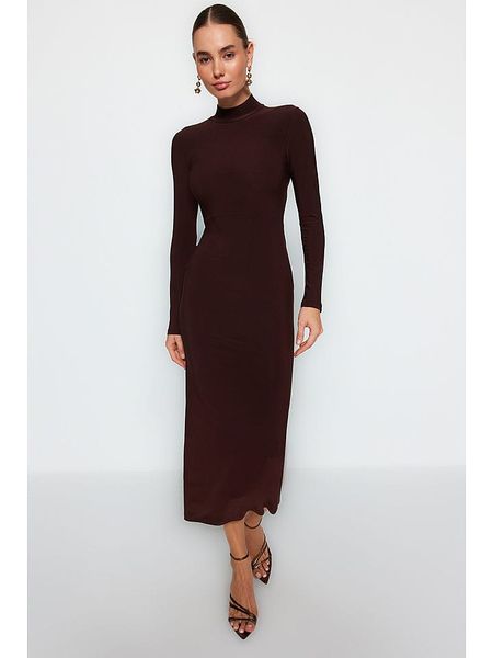 Trendyol Sukienka w kolorze brązowym rozmiar: L. Brązowe sukienki Trendyol, l, bez wzorów, bez kołnierzyka, bez ramiączek, maxi. Za 65.99 zł.