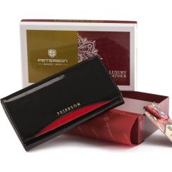 Skórzany portfel lakierowany Peterson czarny z czerwonym akcentem PTN BC-411-BLACK RED. Czarne portfele Peterson, bez wzorów, z lakierowanej skóry. Za 102.59 zł.