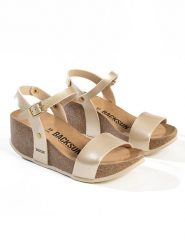 BACKSUN Sandały "Hongkong" w kolorze złotym na koturnie rozmiar: 40. Żółte sandały Backsun, bez wzorów, z materiału, z otwartym noskiem, bez obcasa, na koturnie, bez zapięcia. Za 130.99 zł.