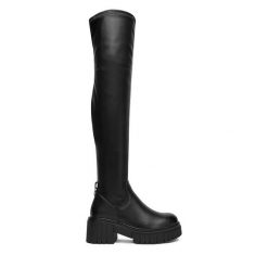 Muszkieterki DeeZee. Czarne kozaki DeeZee, bez obcasa, na płaskiej podeszwie, bez zapięcia. Za 249.99 zł.