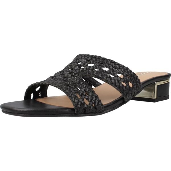 Sandały GIOSEPPO LINN Czarny. Czarne sandały Gioseppo, bez wzorów, ze skóry, bez obcasa, bez zapięcia. Za 311.99 zł.