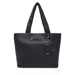 Torebka Guess. Czarne torebki klasyczne Guess, z aplikacjami, bez dodatków. Za 359.99 zł.