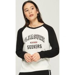 Bluza z reglanowymi rękawami - Kremowy. Bluzy Sinsay. W wyprzedaży za 19.99 zł.