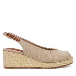 Sandały Tommy Hilfiger. Brązowe sandały TOMMY HILFIGER, bez wzorów, bez obcasa, na koturnie, bez zapięcia. Za 299.99 zł.