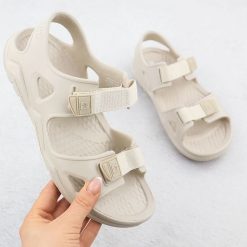 Sandały lekkie piankowe na rzepy beżowe Big Star RR274A515. Brązowe sandały Big Star, bez wzorów, z materiału, retro, bez obcasa, bez zapięcia. Za 79.99 zł.