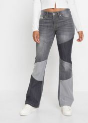 Dżinsy Flared mid waist. Szare jeansy bonprix, bez wzorów. Za 139.99 zł.