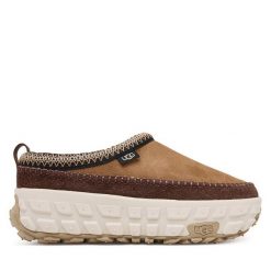 Klapki Ugg. Brązowe klapki UGG, bez wzorów, bez obcasa. Za 769.99 zł.