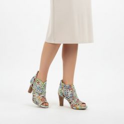 Sandały damskie Laura Vita, ze skóry naturalnej z ażurowymi wycięciami w ozdobny wzór na stabilnym obcasie, kolorowe, 048 SL316D-4JBS. Sandały Laura Vita, w ażurowe wzory, ze skóry, bez obcasa, na obcasie, bez zapięcia. Za 419.00 zł.