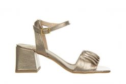 Sandały Bayla-159 4622 074-P Złoty Lico 159127, Skóra naturalna - 39. Żółte sandały Bayla, bez wzorów, z materiału, bez obcasa, na słupku, bez zapięcia. W wyprzedaży za 179.10 zł.