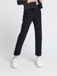 Jeansy mom fit - czarny. Czarne jeansy Sinsay, l, bez wzorów. Za 49.99 zł.