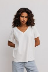 T shirt z dekoltem w kształcie V w kolorze ECRU- V NECK-L. Białe t-shirty Marsala, l, bez wzorów, z bawełny, bez kołnierzyka, bez ramiączek. Za 69.90 zł.