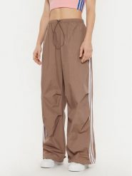 Adidas Spodnie dresowe 3-Stripes JD3126 Beżowy Loose Fit. Brązowe spodnie dresowe Adidas, l, bez wzorów, z dresówki. Za 189.99 zł.