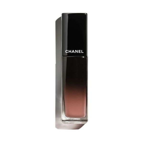CHANEL ROUGE NOIR CHANEL ROUGE ALLURE LAQUE ULTRATRWAŁA BŁYSZCZĄCA PŁYNNA POMADKA DO UST Szminki 5,5 ml 62 - STILL. Pomadki Chanel. Za 192.00 zł.