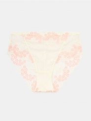 Koronkowe majtki figi z kwiatowym wzorem - różowy. Czerwone figi Sinsay, l, bez wzorów, z koronki. Za 15.99 zł.