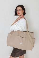 TORBA KAREN BEŻOWA One size - Flawless. Brązowe torby na ramię Flawless, bez wzorów, z bawełny, na ramię, z nadrukiem, bez dodatków. Za 179.00 zł.