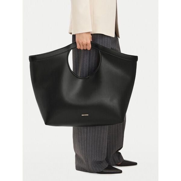 Torebka GINO ROSSI. Czarne shopper Gino Rossi, bez wzorów, bez dodatków. Za 299.99 zł.