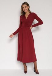 Bordowa Marszczona Sukienka Taliowana z Wiskozą z Dekoltem V i Długim Rękawem Emirie. Czerwone sukienki Born2be, na spotkanie biznesowe, l, bez wzorów, z wiskozy, bez kołnierzyka, bez ramiączek, maxi. Za 159.99 zł.