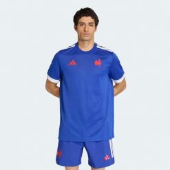 Koszulka do rugby replika ADIDAS XV de France 25/26 na rozgrzewkę. Bluzki Adidas, xl, bez wzorów, sportowe, bez kołnierzyka, bez ramiączek. Za 199.99 zł.