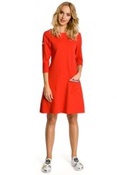 Czerwona Sukienka Trapezowa Dzianinowa z Ozdobnymi Tasiemkami. Czerwone sukienki MOE, l, bez wzorów, z bawełny, bez kołnierzyka, bez ramiączek, trapezowe. Za 223.90 zł.