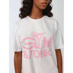 Biały T-shirt Damski - Gym & Tonic BeShaped. Czerwone t-shirty BESHAPED, bez wzorów, z bawełny, bez kołnierzyka, bez ramiączek. W wyprzedaży za 169.15 zł.