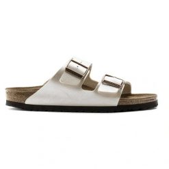 BIRKENSTOCK Arizona BF Graceful Pearl White Klapki damskie. Białe klapki Birkenstock, bez wzorów, ze skóry, bez obcasa. Za 379.99 zł.