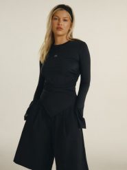 4F Longsleeve slim z marszczeniem damski 4F x Anna Lewandowska - czarny M. Czarne koszulki sportowe 4f, bez wzorów, z dzianiny, bez ramiączek, do biegania. Za 99.99 zł.