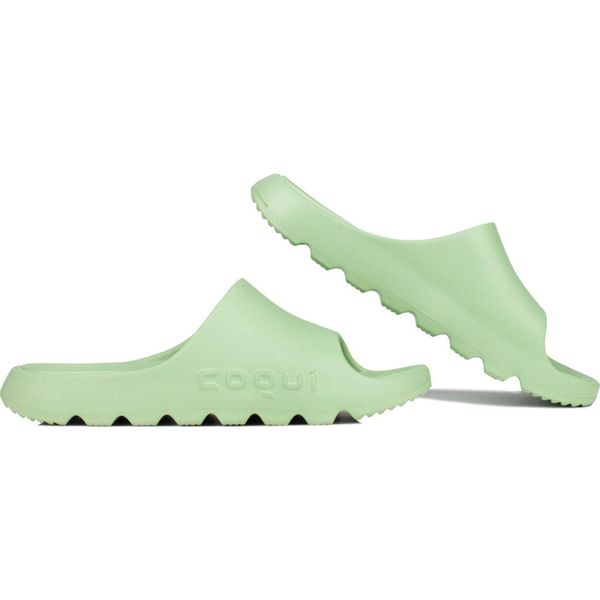 Klapki damskie Coqui Lou. Zielone klapki Coqui, bez wzorów, bez obcasa. Za 107.11 zł.